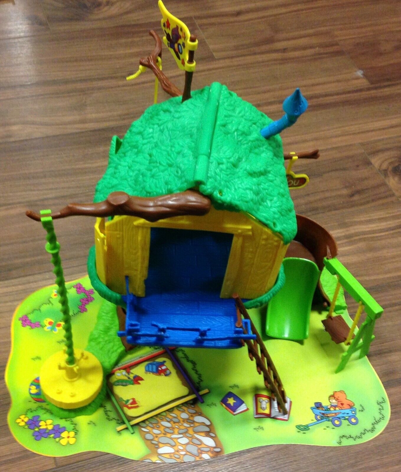 Euc Pbs Kids Caillou Tree House Playset With Figures Treehouse
